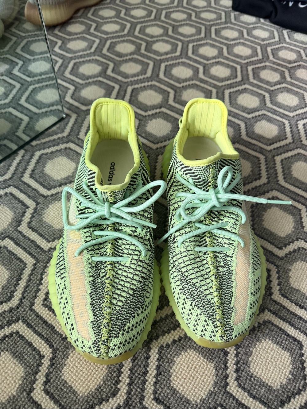 adidas Yeezy Boost 350 V2
Yeezreel (Non-Reflective) No Box